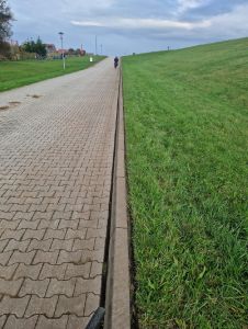 Bild 0 von Winterzeit ist Bauzeit: Straßenränder am Deich jetzt im Topzustand