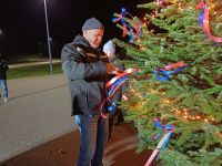 Bild 8 von Feuerwehr konnte erstmalig eigenen Weihnachtsbaum aufstellen