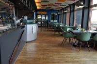 Bild 2 von Flugplatzrestaurant öffnete mit neuem Team und frischem Innenleben