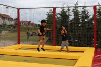 Bild 2 von Trampolinspringen, Minigolf und ein Geschenk für Juister Schulkinder